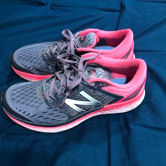 Sneakers - Picture 3 of 7